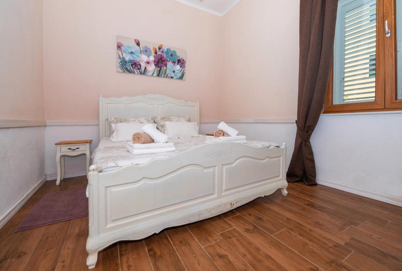 Apartment Petra & Apartment Rustic Makarska Buitenkant foto